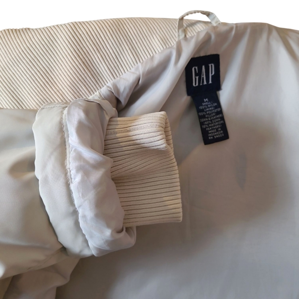 Women's GAP Down Puffer Jacket Cream Medium Vintage Y2K! - Picture 9 of 14